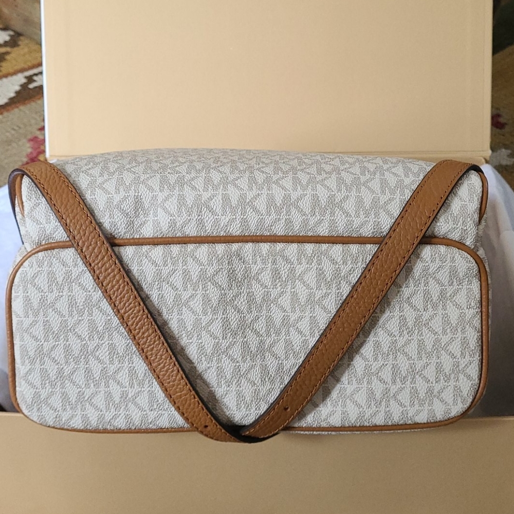 Michael Kors Abbey Medium Backpack Vanilla Acorn - Picture 8 of 8